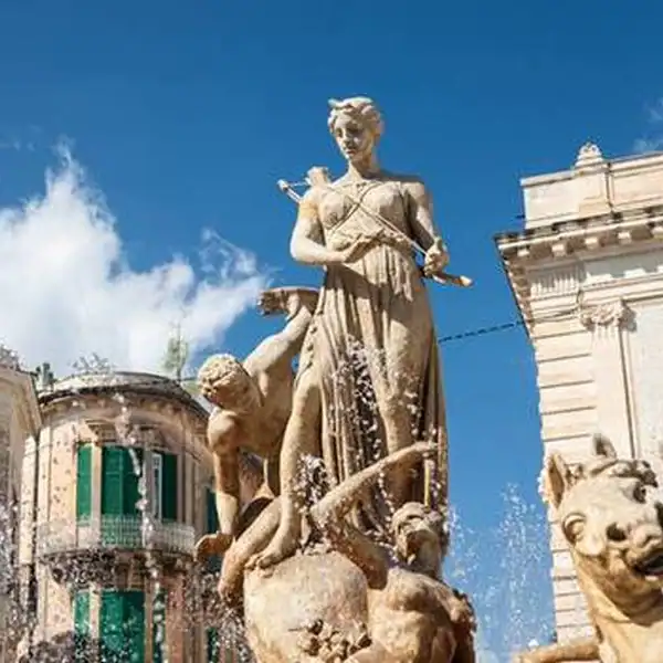 シチリア島 アルキメデス広場とアルテミスの噴水