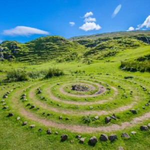 スコットランド・スカイ島　フェアリー・グレンのケルトの螺旋