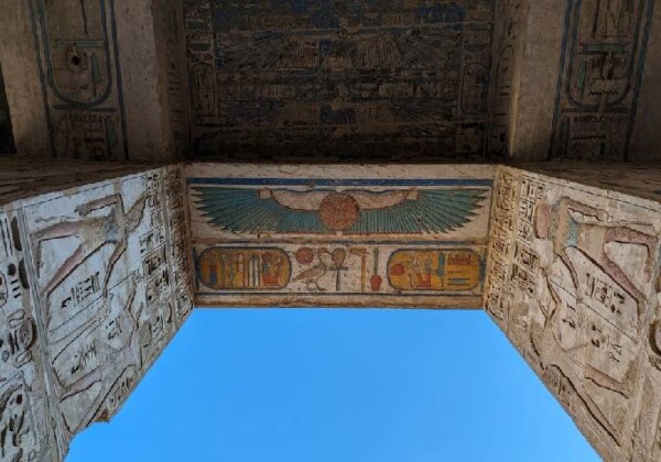 メディネト・ハブの羽根つき太陽円盤