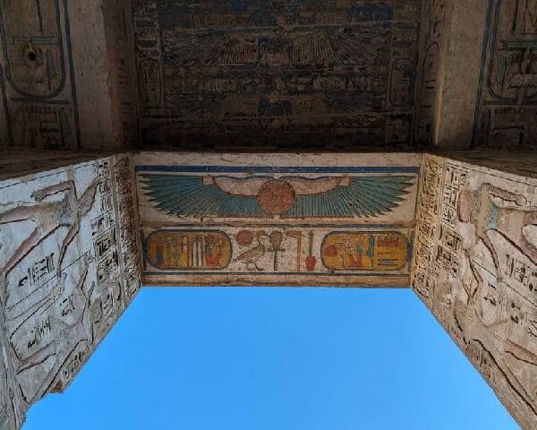 メディネト・ハブの羽根つき太陽円盤