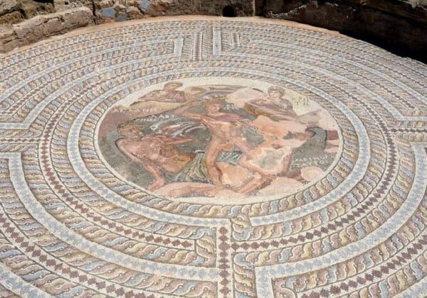 テセウスとミノタウロス、ギリシャの神々