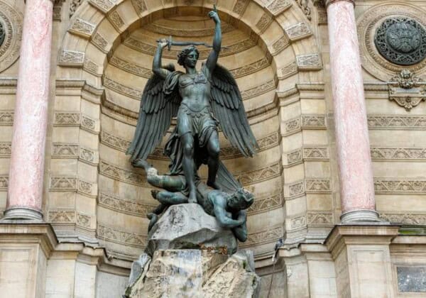 フォンテーヌ・サン・ミッシェル　ミカエルとルシファー