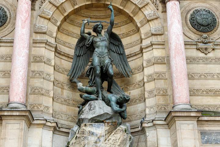 フォンテーヌ・サン・ミッシェル　ミカエルとルシファー