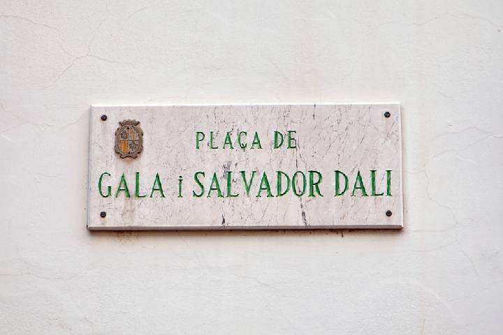 ガラとサルバドール・ダリの記念プレート