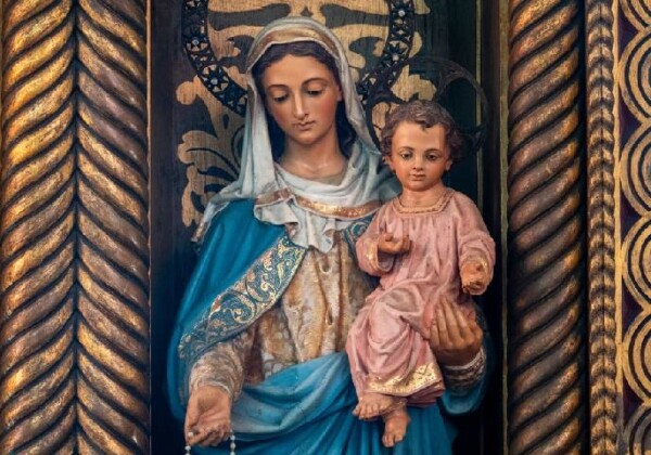 聖母マリアに抱かれる幼子イエス