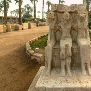 メンフィスのトライアド像