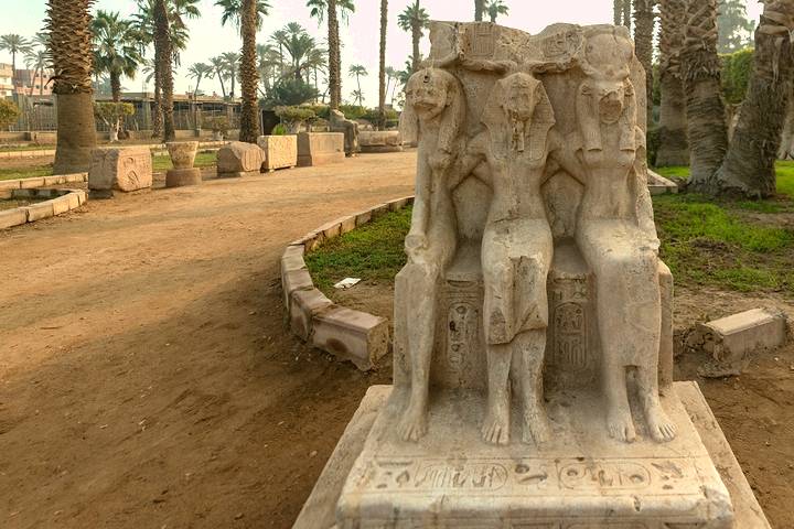 メンフィスのトライアド像