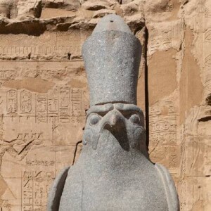 エドフ神殿　ホルス像