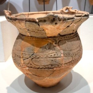 復元された尖底土器