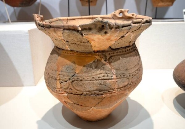 復元された尖底土器