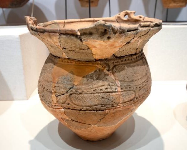 復元された尖底土器