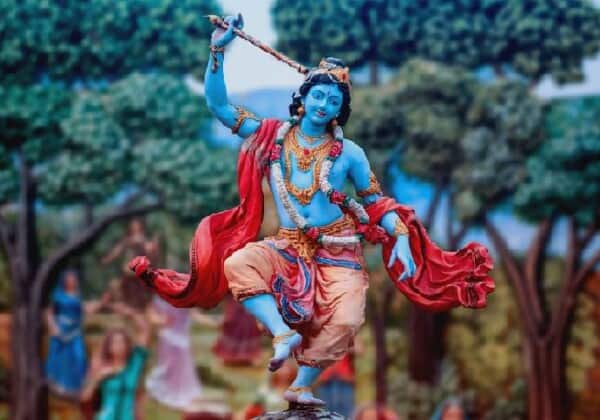 踊るクリシュナ