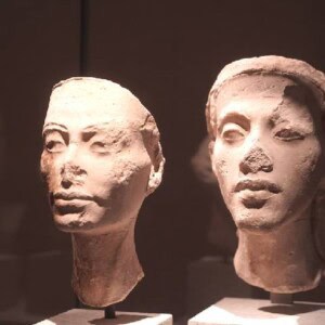 アクエンアテンとネフェルティティ