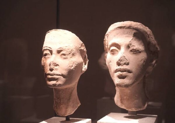 アクエンアテンとネフェルティティ