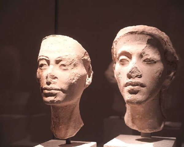 アクエンアテンとネフェルティティ