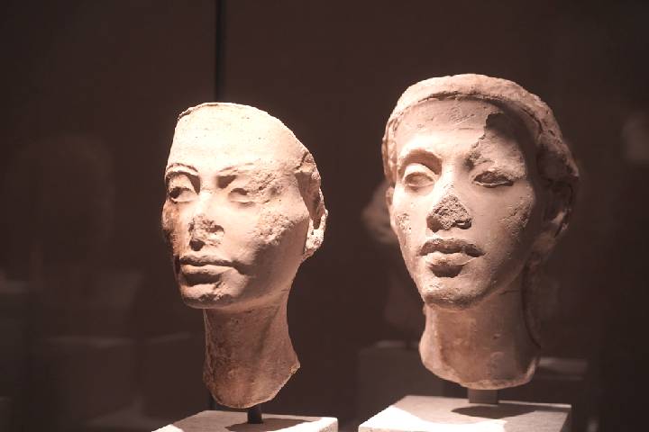 アクエンアテンとネフェルティティ