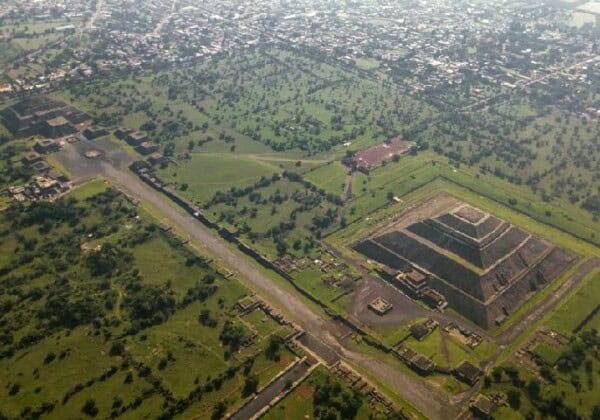 テオティワカン・太陽と月のピラミッド