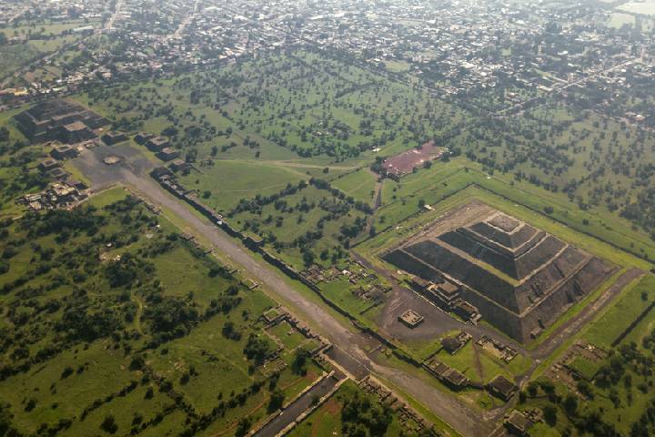 テオティワカン・太陽と月のピラミッド